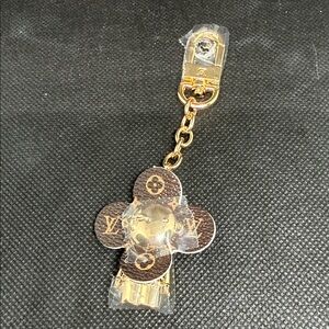 ✅ PRICE IS FIRM ✅ Fashion Monogram Brown and Gold Charm